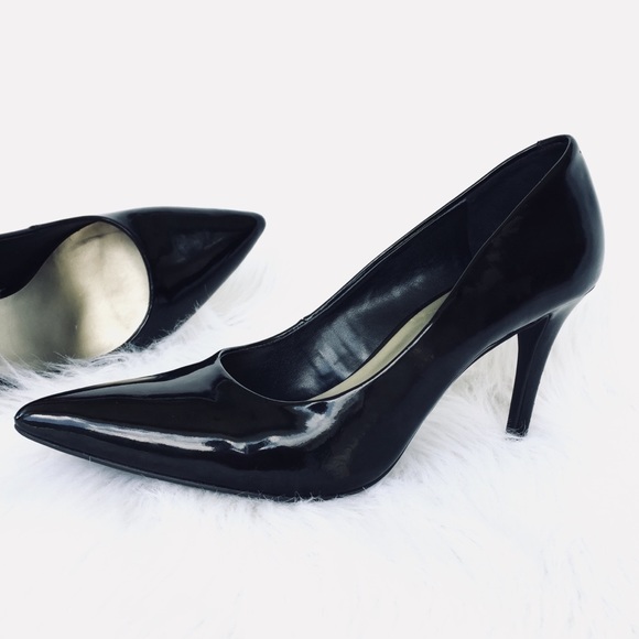 Nine West Classic Black Patent Leather Pumps - Picture 1 of 8